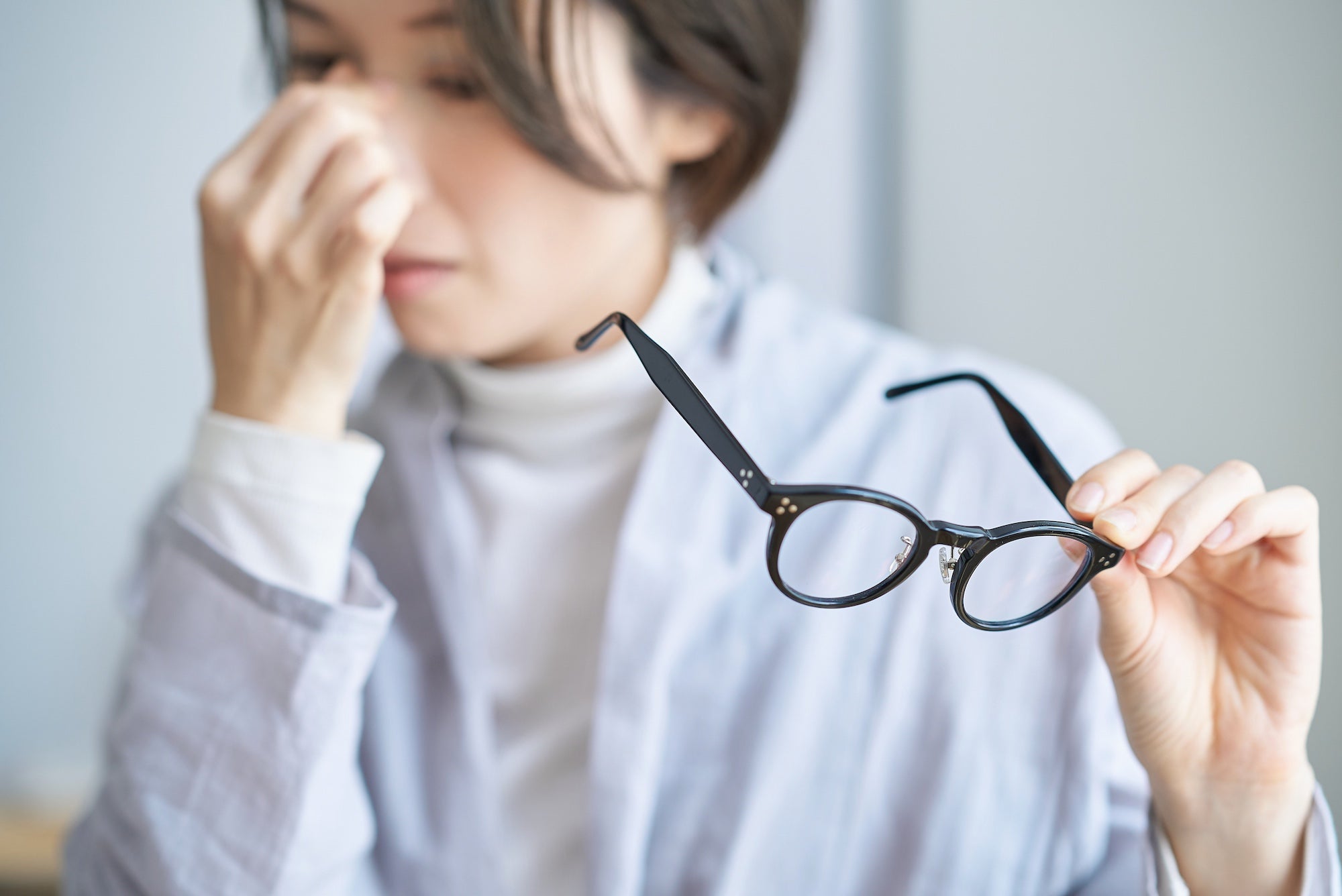 老眼は年齢のせいじゃない!医師が教える目のスローエイジング習慣